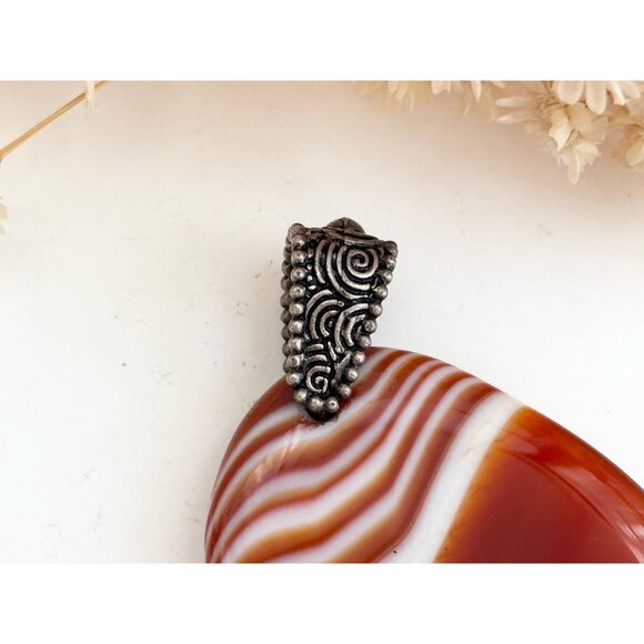 Golden Banded Agate Crystal Oval Shaped Large Silver Toned Vintage Pendant - Picture 12 of 12
